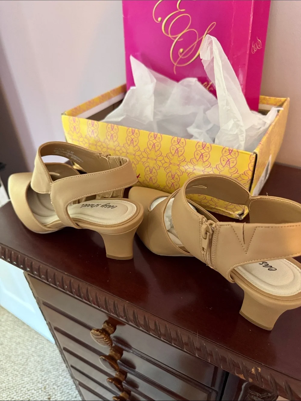easy street Nude/Tan Pointed Slingback Heels
